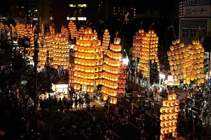 秋田竿燈祭｜日本祭典